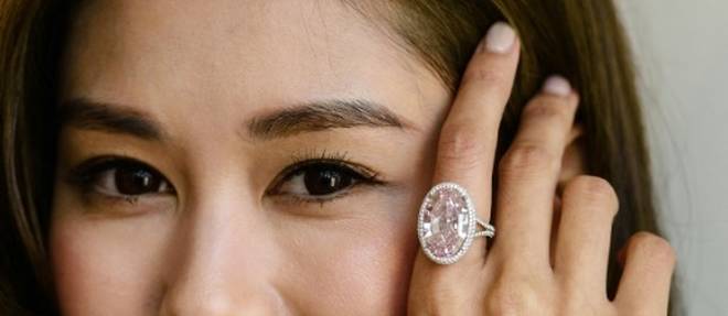 Le diamant "Pink Promise" depasse 32 millions de dollars aux encheres a Hong Kong