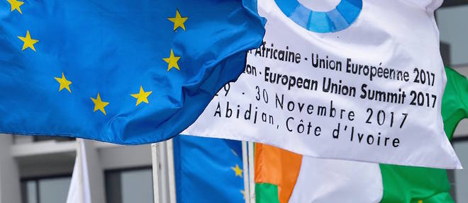 Les drapeaux europ&#233;en et ivoirien &#224; l'occasion du sommet UA-UE &#224; Abidjan, les 29 et 30 novembre 2017.