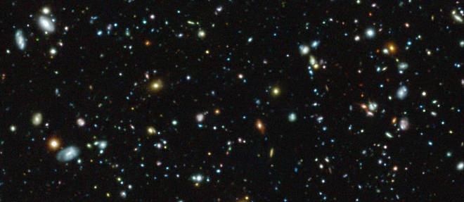 Voici le champ ultra profond de Hubble vu par l'instrument MUSE. L'image ne donne cependant qu&#8217;une vue tr&#232;s partielle de la richesse des donn&#233;es obtenues par l'&#233;quipe d'astronomes puisque l'instrument fournit &#233;galement un spectre pour chaque pixel de l&#8217;image.&#160;