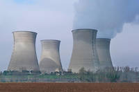  Centrale nucléaire de Saint-Vulbas dans l'Ain. La consommation mondiale d'énergie nécessaire pour faire tourner les serveurs qui déterminent le cours du bitcoin dépasse les 30 TWh/ an. L'équivalent de la production de quatre centrales nucléaires. (Photo d'illustration). 