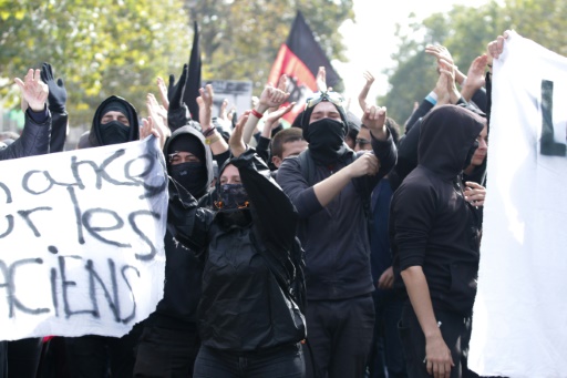Des membres du groupe anarchiste Black Bloc manifeste contre les réformes du code du travail  à Paris le 23 septembre 2017 © Zakaria ABDELKAFI AFP/Archives