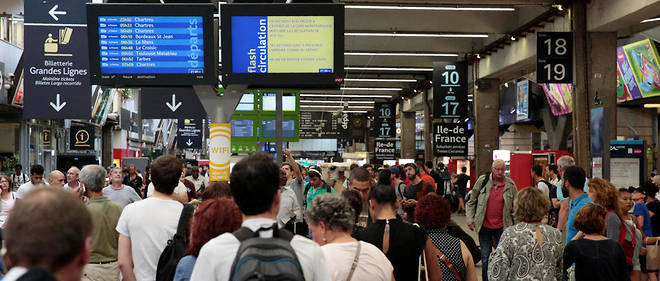 Des voyageurs sont bloqu&#233;s gare Montparnasse &#224; Paris. (Illustration)