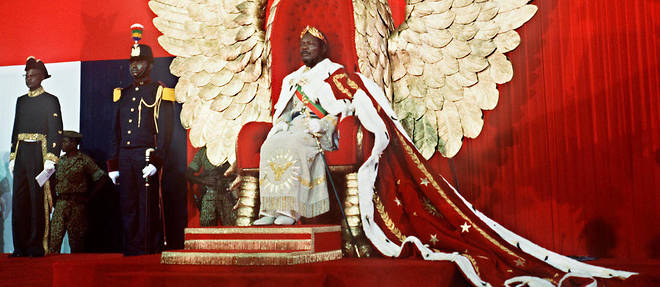 Jean-Bedel Bokassa se fait sacrer Bokassa Ier, empereur de Centrafrique, le 4 d&#233;cembre 1977. Un &#171;&#160;spectacle tragi-comique&#160;&#187; qui inqui&#232;te l'ambassadeur de France &#224; Bangui.&#160;