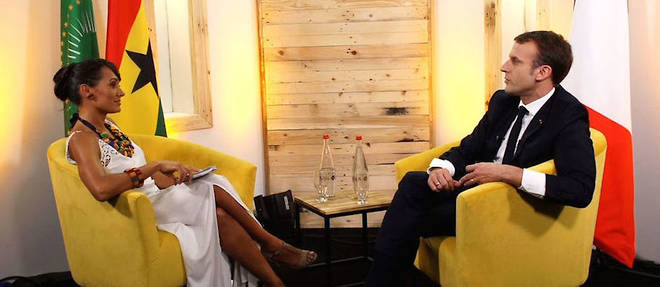 Le pr&#233;sident Emmanuel Macron sur le plateau de Trace TV le jeudi 30 novembre &#224; Accra avec la journaliste Alice Tumler.&#160;