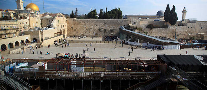 L'esplanade des Mosquees et le mur des Lamentations, dans la vieille ville de Jerusalem.