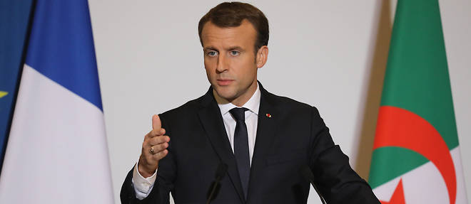 Le pr&#233;sident Macron, le 6 d&#233;cembre 2017, lors de sa conf&#233;rence de presse &#224; l'h&#244;tel El Aurassi d'Alger.