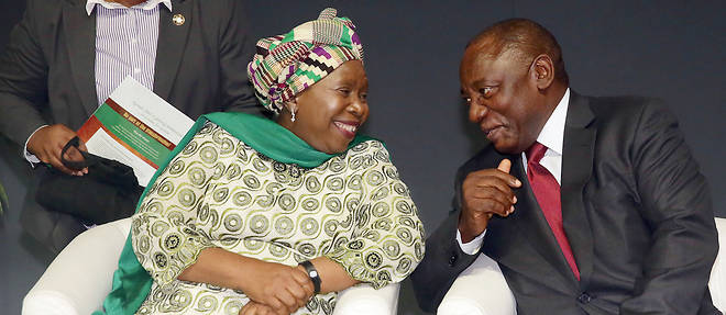 Nkosazana Dlamini Zuma et Cyril Ramaphosa : deux visions oppos&#233;es de l'Afrique du Sud.&#160;