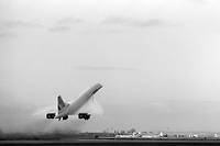  Le Concorde, l'avion de transport supersonique d'Air France, decolle le 22 novembre 1977 de Roissy.  (C)PIERRE GUILLAUD