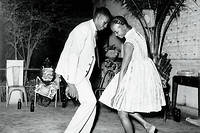  Le photographe malien (mort en avril 2016) avait photographié la jeunesse de son pays dans les années 60, ses clubs, ses danses, sur le vif 