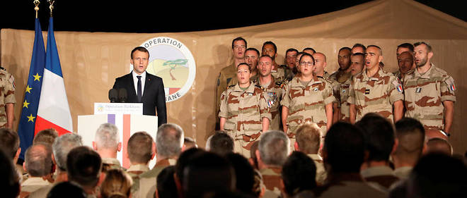 "C'est une immense fiert&#233; d'&#234;tre l&#224; avec vous ce soir", a d&#233;clar&#233; Emmanuel Macron.