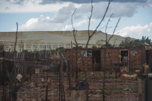 A l'ombre des dechets miniers, les townships de Johannesburg toussent