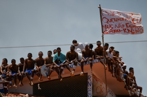 Des prisonniers du pénitentiaire d'Alcacuz, lors d'une mutinerie, le 16 janvier 2017 à Rio Grande do Norte, au Brésil © ANDRESSA ANHOLETE AFP/Archives
