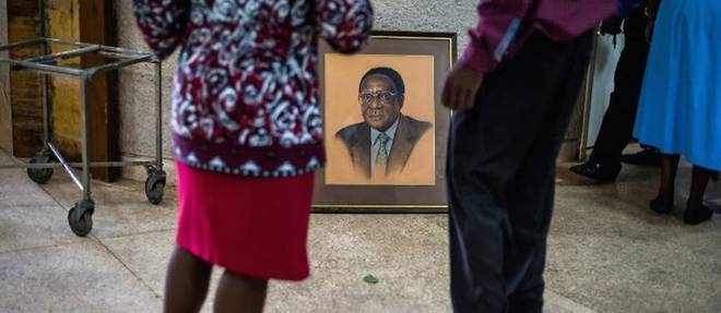 Un portrait remis&#233; de Robert Mugabe, &#224; la mi-d&#233;cembre, &#224; Harare, au si&#232;ge de son parti, la Zanu-PF.&#160;