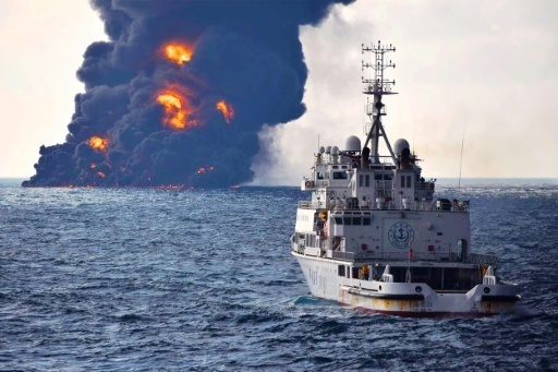 Naufrage d'un petrolier iranien: gigantesque maree noire en mer de Chine