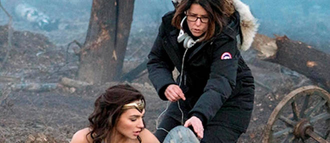 Gal Gadot et Patty Jenkins sur le tournage du premier volet de Wonder Woman.&#160;