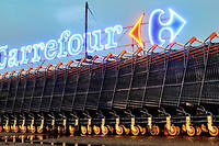 Carrefour supprime&nbsp;2&nbsp;400 postes en France et s'allie &agrave; la Chine