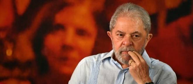 Un juge bresilien rend son passeport a Lula