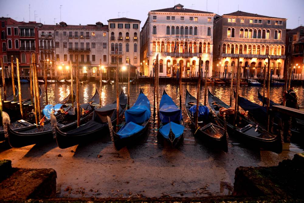 Venise Le Carnaval Debute Les Canaux Sont A Sec Le Point