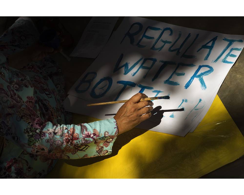 Une pancarte de protestation au Cap pour dénoncer la pénurie d'eau.  ©  RODGER BOSCH / AFP