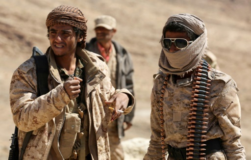 Des combattants progouvernementaux yéménites soutenus par la coalition militaire sous commandement saoudien sont postés sur une hauteur de la chaîne montagneuse de Nihm, avec pour objectif de prendre Sanaa aux Houthis, le 2 février 2018 © ABDULLAH AL-QADRY AFP