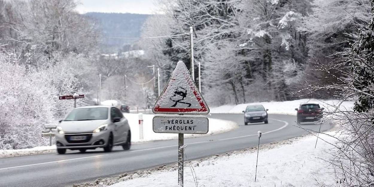 Neige et verglas : les conseils et gestes à éviter en voiture sur les  routes enneigées