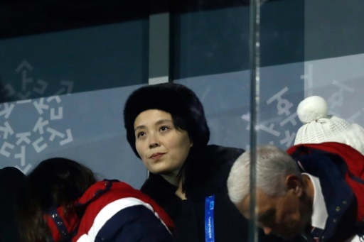 Kim Yo Jong, soeur du leader nord-coréen serre la main du président sud-coréen Moon Jae-in, lors de la cérémonie d'ouverture des Jeux olympiques à Pyeongchang, le 10 février 2018 © Odd ANDERSEN AFP/Archives