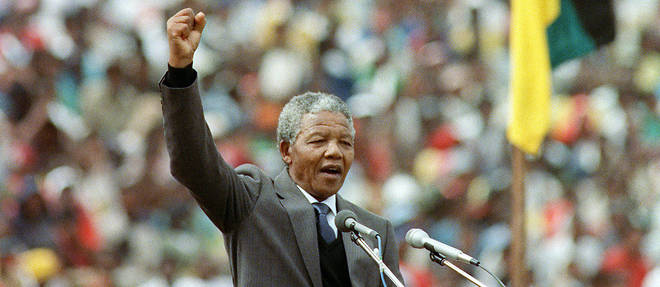 Nelson Mandela au stade de football de Soweto le 13 fevrier 1990.