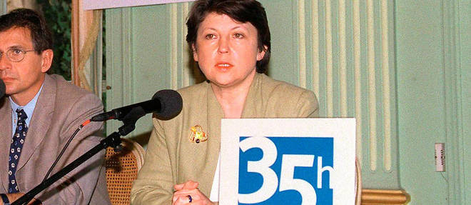 Juin 1998 : la ministre de l'Emploi et de la Solidarit&#233; Martine Aubry, lors d'une conf&#233;rence de presse sur la r&#233;duction de la dur&#233;e du travail  35 heures hebdomadaires.