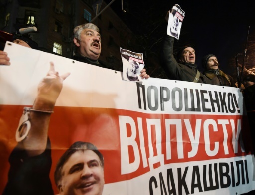 Des partisans de Mikheïl Saakashvili manifestent contre le présitent Porochenko à Kiev, le 12 février 2018 © Sergei SUPINSKY AFP