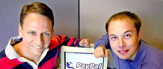 En 2001, sa nouvelle start-up dans les syst&#232;mes de paiement  X.com fusionne avec une compagnie rivale et devient PayPal. Musk en est  le patron, Peter Thiel le directeur g&#233;n&#233;ral.