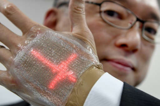 Un Japonais invente un ecran a LED comparable a une seconde peau