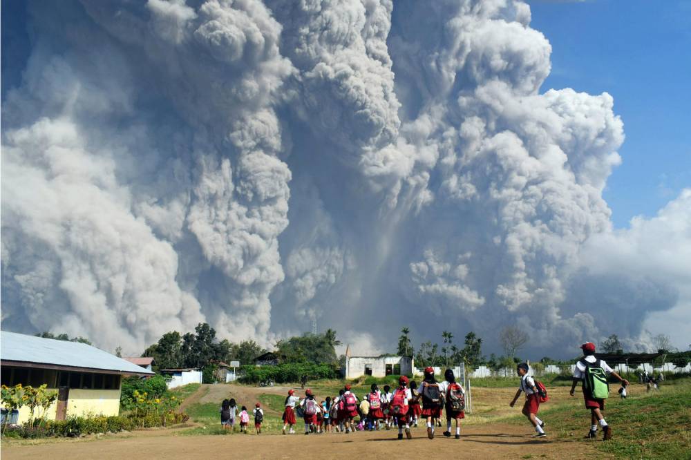  Indon sie  l impressionnante ruption du volcan Sinabung 