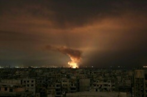 Des explosions nocturnes dans le fief rebelle de la Ghouta orientale après des frappes du régime tard le 23 février 2018 ©  AFP