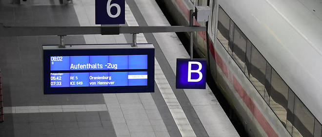Si la Deutsche Bahn conserve le quasi monopole sur les grandes lignes, elle c&#232;de un grand nombre des petites lignes r&#233;gionales et de campagne &#224; des op&#233;rateurs priv&#233;s.