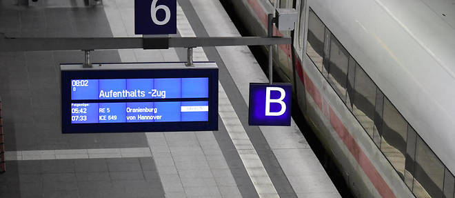 Si la Deutsche Bahn conserve le quasi monopole sur les grandes lignes, elle c&#232;de un grand nombre des petites lignes r&#233;gionales et de campagne &#224; des op&#233;rateurs priv&#233;s.