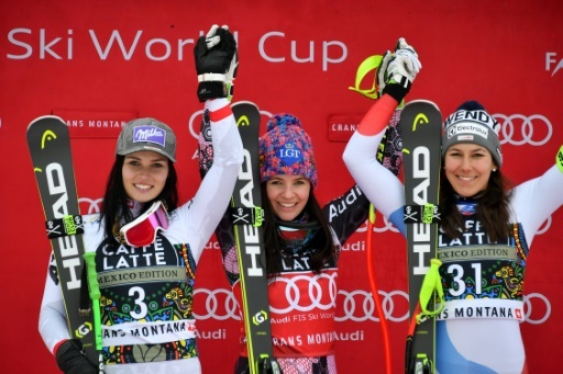 (g à d) La Suissesse Wendy Holdener, 3e, la Liechtensteinoise Tina Weirather, 1re, et l'Autrichienne Anna Veith, 2e, sur le podium du super-G, le 3 mars 2018 © Fabrice COFFRINI AFP
