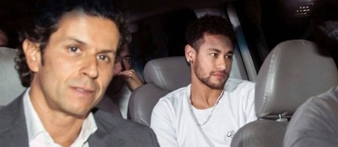 Le footballeur Neymar opere du pied avec succes au Bresil