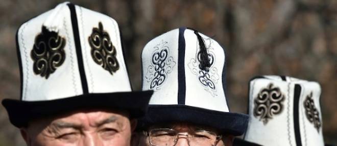 Au Kirghizstan, le chapeau, le chien et le president