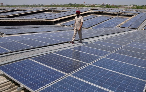 Des panneaux solaires, le 17 mai 2016 près d'Amritsar, en Inde © NARINDER NANU AFP/Archives