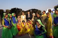 Emmanuel Macron visite les lieux symboliques de l'Inde