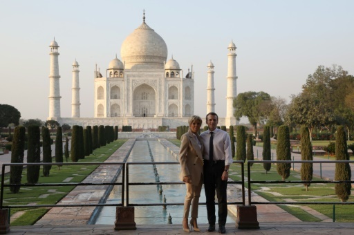 Le président français EMmanuel Macron et son épouse Brigitte Macron au Taj Mahal, en Inde, le 11 mars 2018 © Ludovic MARIN AFP