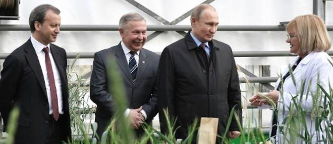 Poutine se vante d'avoir fait de l'agriculture une "locomotive" economique