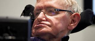  Stephen Hawking a survécu 55 ans, ce qui est tout à fait exceptionnel, probablement parce qu’il était atteint d’une forme rare de la maladie de Charcot.  ©NIKLAS HALLEN/AFP