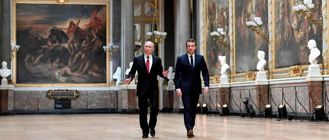 Emmanuel Macron &#171; a rappel&#233; son attachement &#224; un dialogue constructif entre la Russie, la France et l'Europe&#160;&#187;.