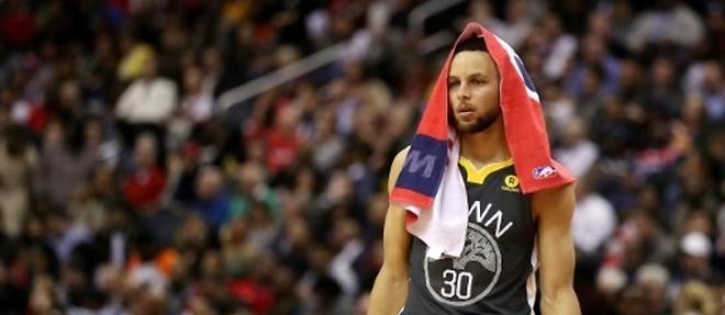 NBA: le meneur de Golden State Stephen Curry, a peine de retour, a nouveau blesse