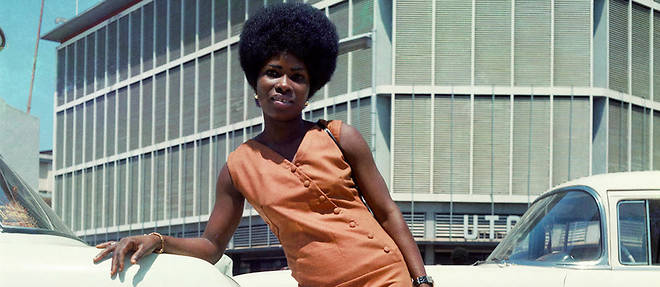 Une assistante de la boutique Sick-Hagemeyer &#224; Accra en 1971.
&#160;