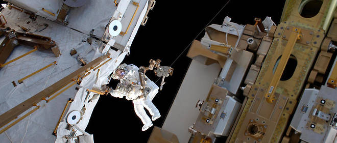 Thomas Pesquet dans l'espace pendant son s&#233;jour dans l'ISS.