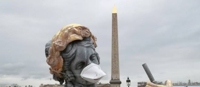Des statues revetues d'un masque pour denoncer la pollution de l'air
