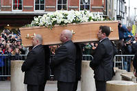 Royaume-Uni&nbsp;: des centaines de personnes disent adieu &agrave; Stephen Hawking