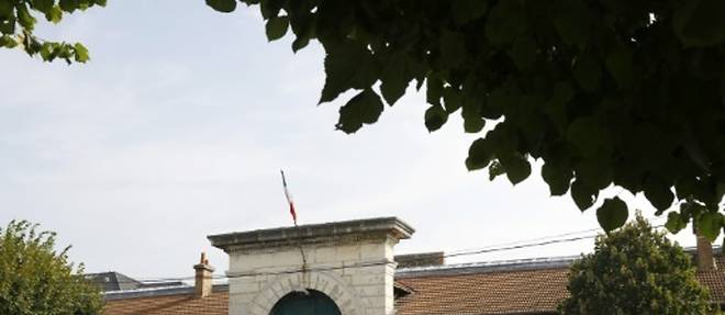 Prison: sept hommes, dont un directeur de Fresnes, arretes pour corruption